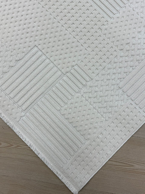 Madra Serisi Makinede Yıkanabilir Krem Renk Halı RH-5701