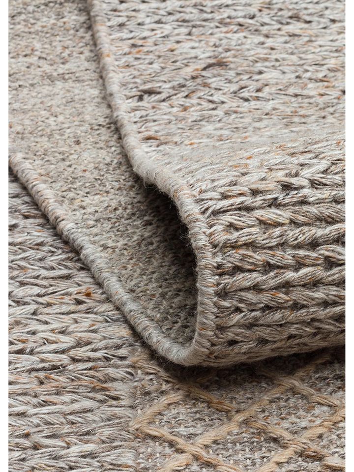 Tempo Serisi Balıksırtı Desenli Yün ve Pamuk Katkılı Bej Modern El Dokuma Halı NX-743