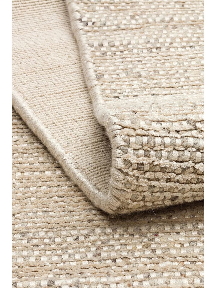 Aden Serisi Yün ve Viskonun Ahenkli Buluşması Ultra Ağır El Dokuma Bej Renk Halı NX-3699