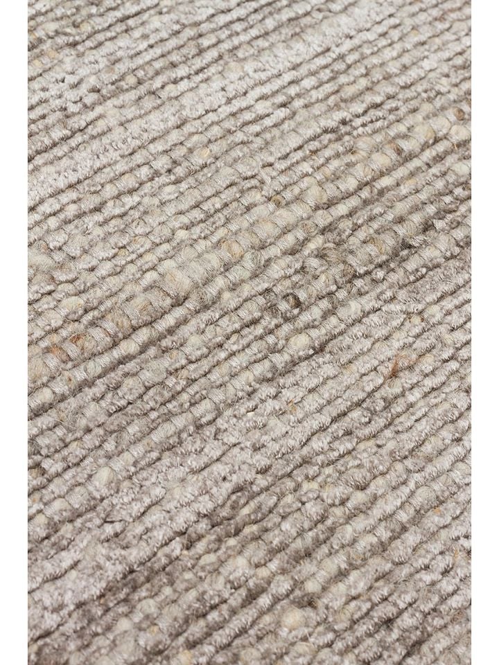 Aden Serisi Yün ve Viskonun Ahenkli Buluşması Ultra Ağır El Dokuma Taş Renk Halı NX-3701