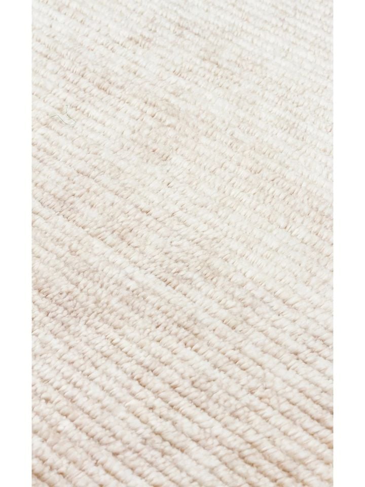 Nova Serisi %100 Tencel İpeği ile Dokunan Hav Vermeyen Bej Modern Kara Tezgah Halısı NX-684