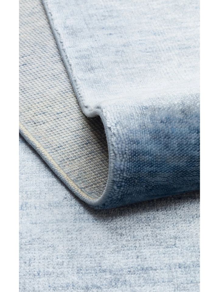 Nova Serisi %100 Tencel İpeği ile Dokunan Hav Vermeyen Mavi Modern Kara Tezgah Halısı NX-685