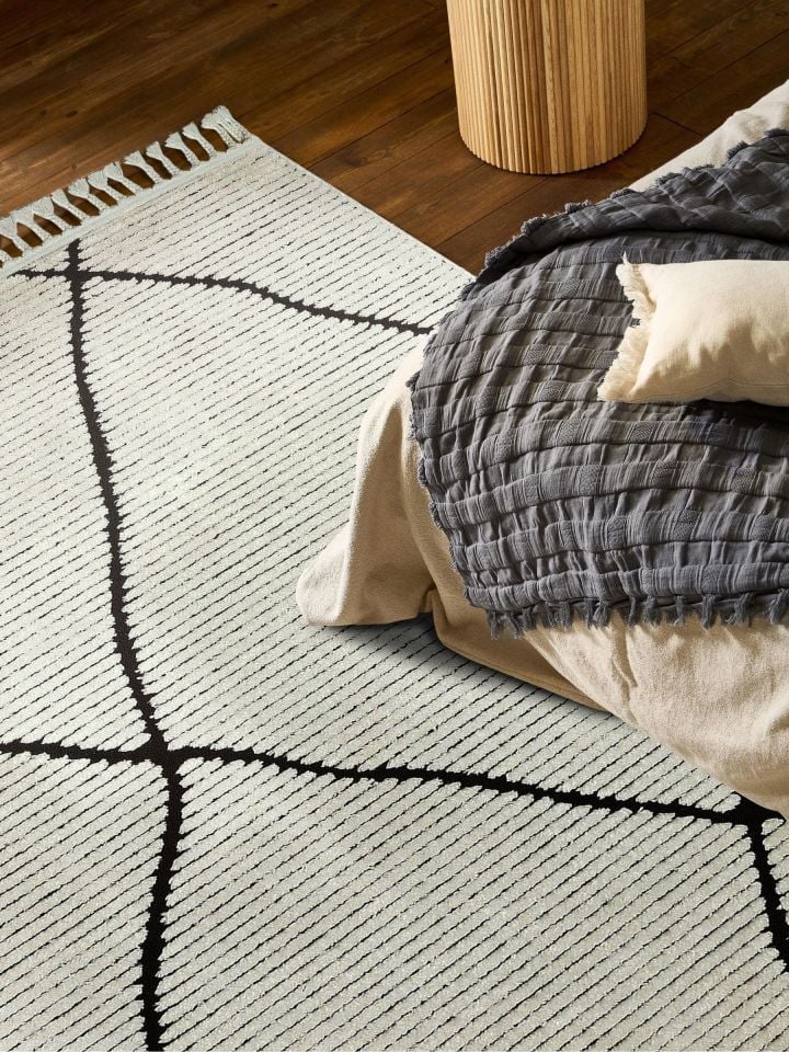 Bony Serisi Krem/Siyah Renk Yumuşak Modern Halı EH-361