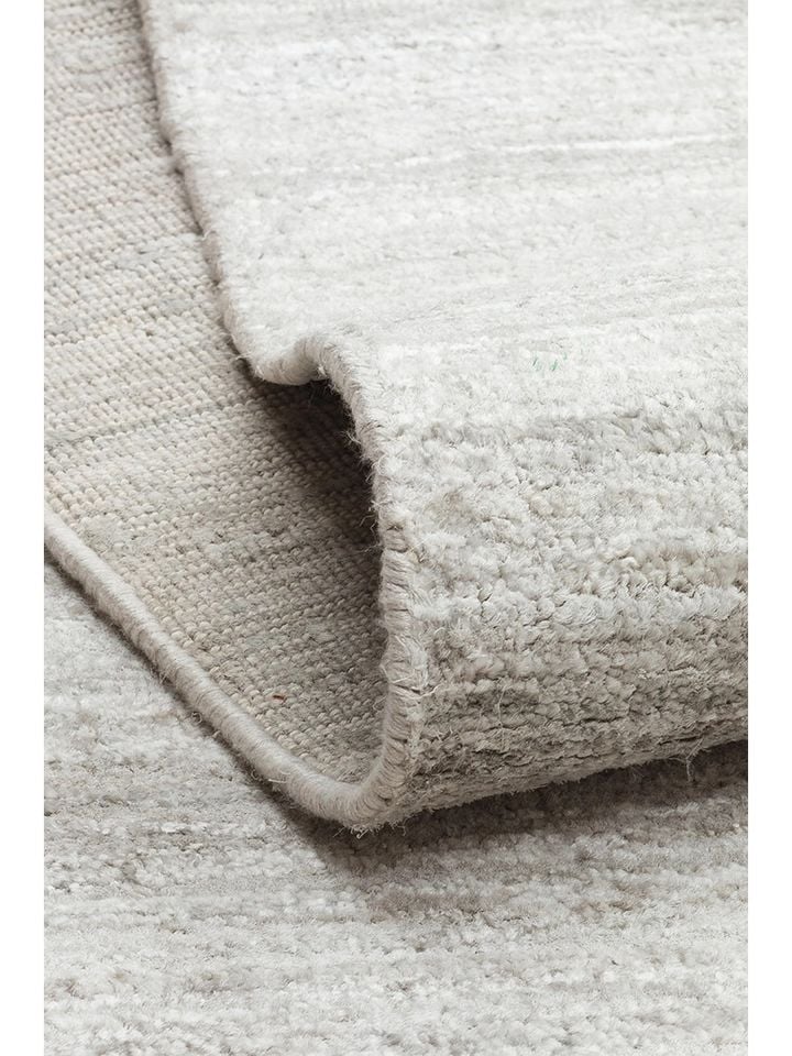 Lia Serisi Muz İpeği Viskon ve Yün Harmanlı İnce Dokulu Bej Lüks Halı NX-726