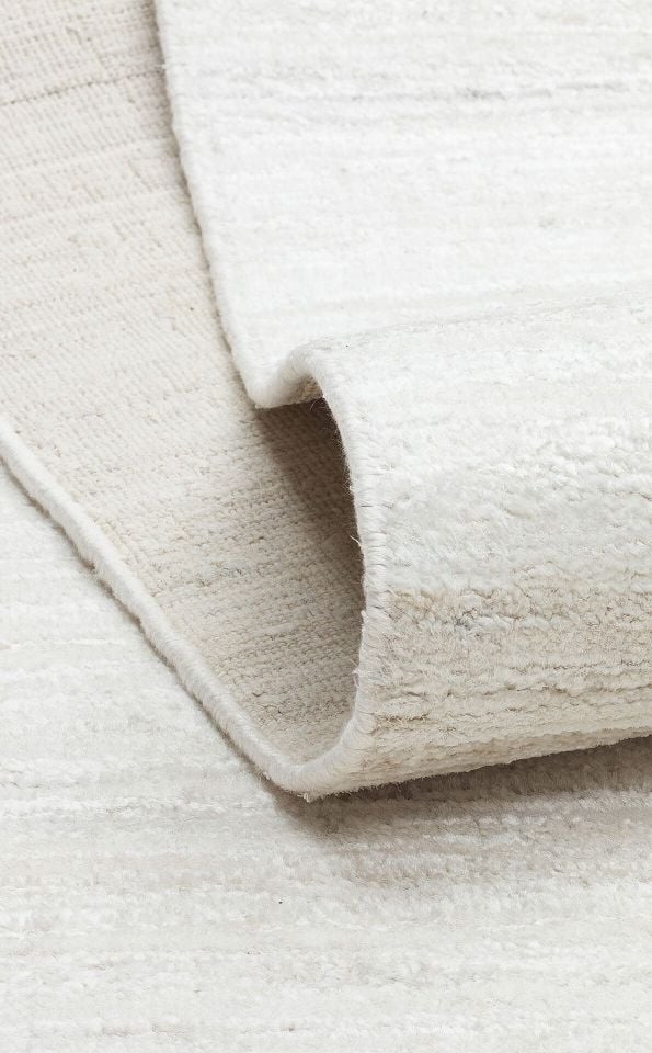 Lia Serisi Muz İpeği Viskon ve Yün Harmanlı İnce Dokulu Ekru Lüks Halı NX-728